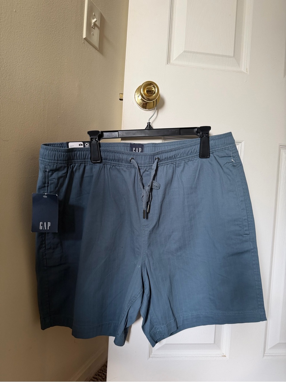 GAP Men’s Drawstring Hybrid Shorts in Slate Blue